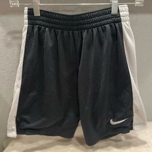 Black Nike unisex basketball shorts